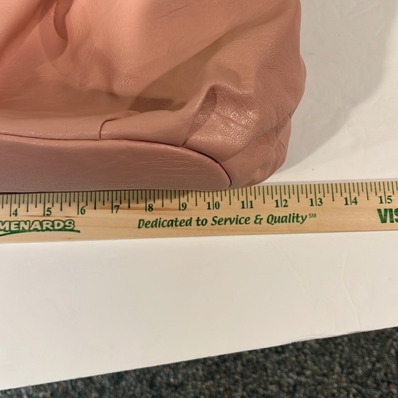 BUENO light pink hobo bag with flower and snap enclosure - Picture 7 of 9